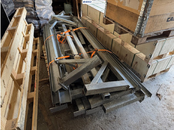 ציוד לבעלי חיים Stands, rails, and trolleys for TKS Apetitt feed wagon.: תמונה 4