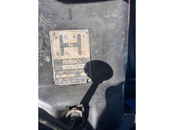 טרקטור חקלאי Iseki TX1500 brøyteskjær og feiekost: תמונה 4