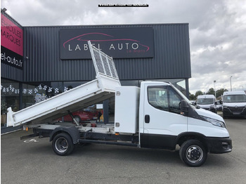 כלי רכב מסחרי מזהיר IVECO Daily 35c16