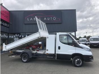 כלי רכב מסחרי מזהיר IVECO Daily 35c16