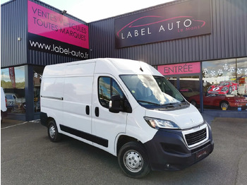 כלי רכב מסחרי עם לוח PEUGEOT Boxer