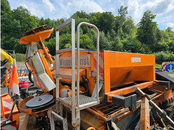 מפזר חול/ מלח UNIMOG