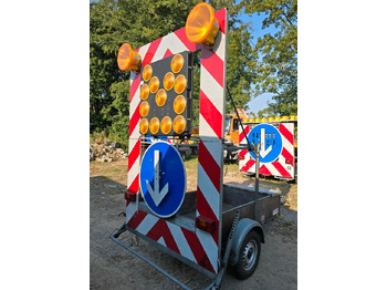 קרון נגרר Nissen FAT Absperrtafel VZ616 Fahrbare Verkehrsleittafel Verkehrssicherungsanhänger Verkehrsleitanhänger Trebbiner Horizont Sperrwand: תמונה 4