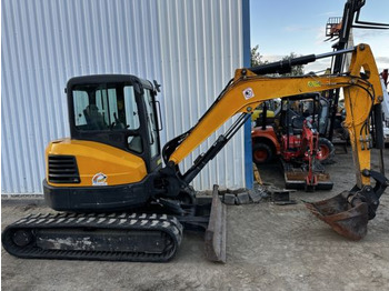 מיני מחפר BOBCAT E50