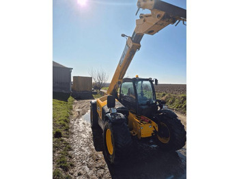 מפעיל טלסקופי JCB