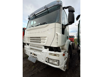 משאית עם שלדת תא IVECO Trakker