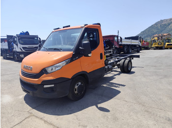 משאית מנוף IVECO Daily