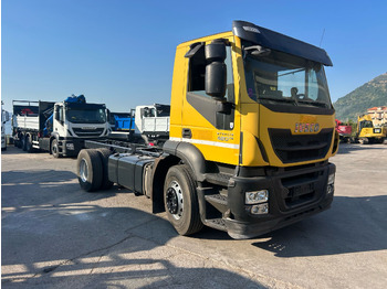 משאית עם שלדת תא IVECO Stralis