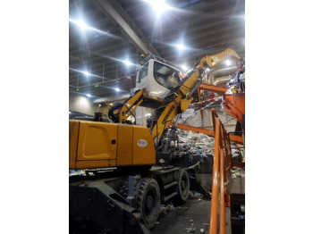 מטפל בפסולת/ תעשייתי LIEBHERR LH 22 M