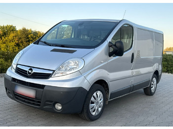 כלי רכב מסחרי עם לוח OPEL Vivaro
