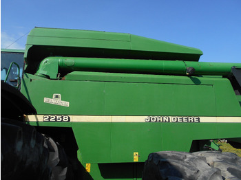 מקצרת קומבינה JOHN DEERE 2258