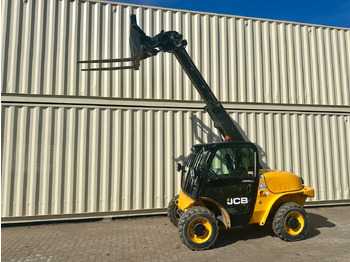 מפעיל טלסקופי JCB