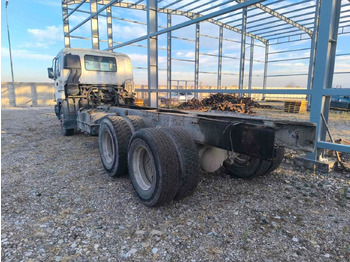 משאית עם שלדת תא Isuzu 2.8 CXZ 81: תמונה 4