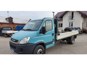 כלי רכב מסחרי במיטה שטוחה IVECO Daily