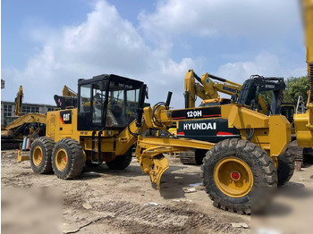מפלסת CATERPILLAR 120H