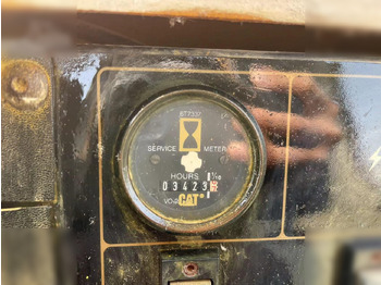 דחפור CATERPILLAR D4C: תמונה 5