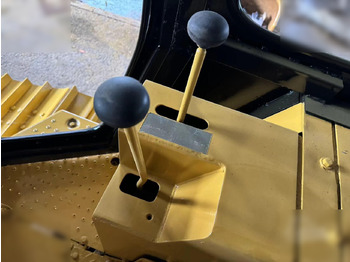 דחפור CATERPILLAR D4C: תמונה 5