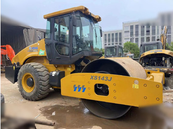 רולר XCMG XS143J