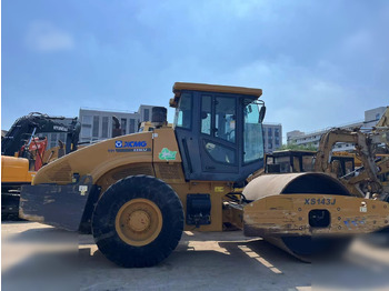 רולר XCMG XS143J