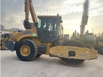 רולר XCMG XS143J