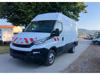 כלי רכב מסחרי עם לוח IVECO Daily 35c16