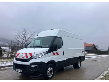 כלי רכב מסחרי עם לוח IVECO Daily 35c16