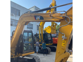 מחפר CATERPILLAR