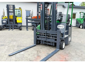 הַחכָּרָה  Combilift CB3000 / DIESEL / TRIPLEX 4900MM / FREE LIFT / SIDESHIFT / FORK POSITIONER / 1500MM FORKS / LIKE NEW Combilift CB3000 / DIESEL / TRIPLEX 4900MM / FREE LIFT / SIDESHIFT / FORK POSITIONER / 1500MM FORKS / LIKE NEW: תמונה 3