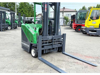 הַחכָּרָה  Combilift CB3000 / DIESEL / TRIPLEX 4900MM / FREE LIFT / SIDESHIFT / FORK POSITIONER / 1500MM FORKS / LIKE NEW Combilift CB3000 / DIESEL / TRIPLEX 4900MM / FREE LIFT / SIDESHIFT / FORK POSITIONER / 1500MM FORKS / LIKE NEW: תמונה 4