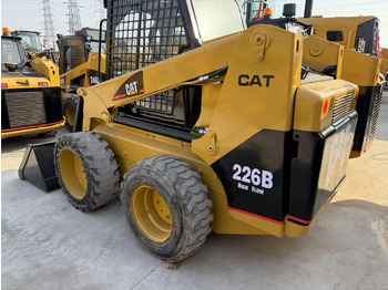מעמיס היגוי החלקה CATERPILLAR 226