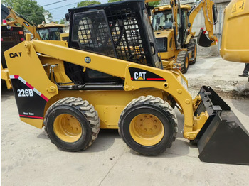 מעמיס היגוי החלקה CATERPILLAR 226B