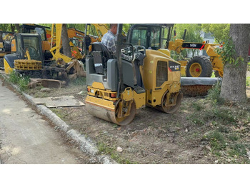 רולר כביש CATERPILLAR CB14B