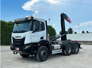 משאית הרמת וו IVECO Trakker