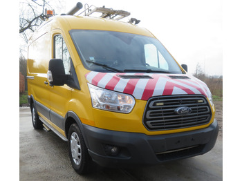 כלי רכב מסחרי עם לוח FORD Transit