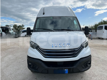 אוטובוס פרברים IVECO Daily