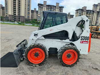 מעמיס היגוי החלקה BOBCAT S300