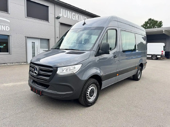 כלי רכב מסחרי עם לוח MERCEDES-BENZ Sprinter 319