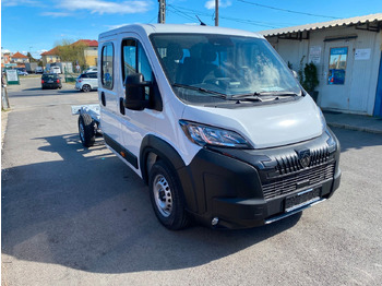 כלי רכב מסחרי במיטה שטוחה PEUGEOT Boxer
