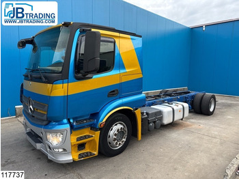 משאית עם שלדת תא MERCEDES-BENZ Actros 1843