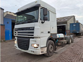 משאית עם שלדת תא DAF XF 105 460