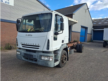 משאית עם שלדת תא IVECO EuroCargo