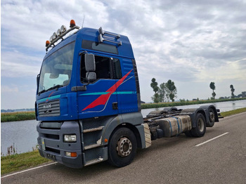 משאית עם שלדת תא MAN TGA 26.390
