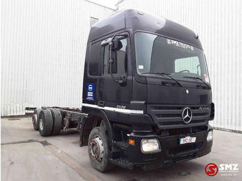 משאית עם שלדת תא MERCEDES-BENZ Actros 2536