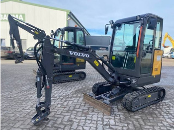 מיני מחפר VOLVO EC18E