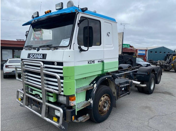 משאית עם שלדת תא SCANIA R142