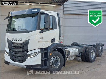 משאית עם שלדת תא IVECO S-WAY