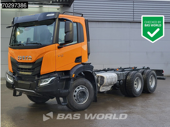 משאית עם שלדת תא IVECO X-WAY