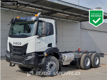 משאית עם שלדת תא IVECO X-WAY