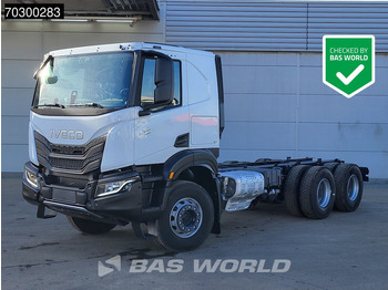 משאית עם שלדת תא IVECO X-WAY