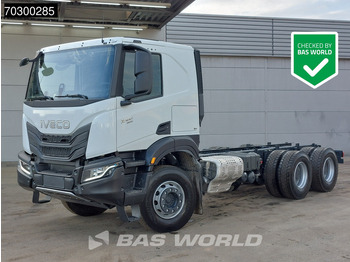 משאית עם שלדת תא IVECO X-WAY